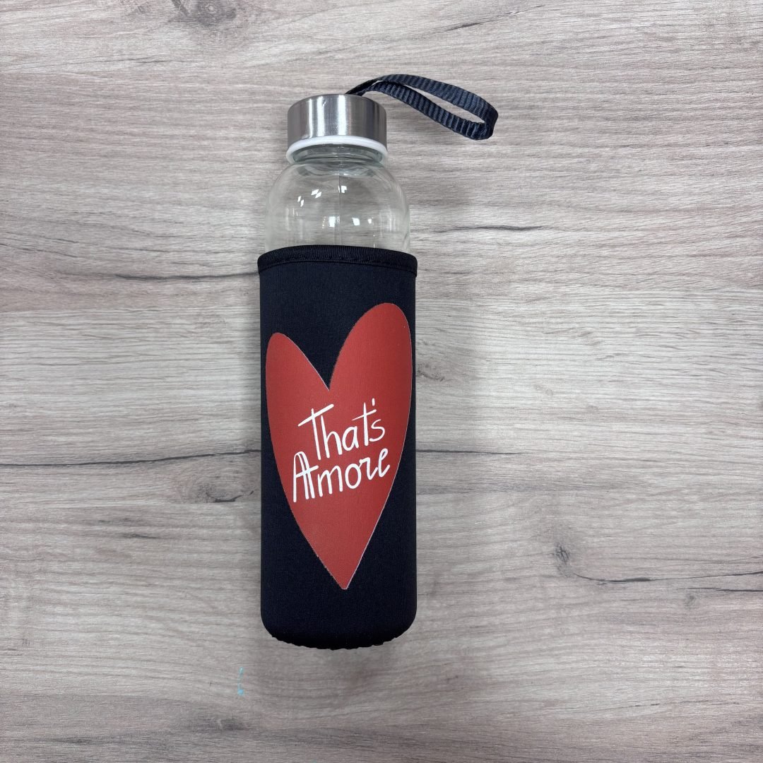 Sticlă cu husă neagră "That's Amore" inimă 500ml